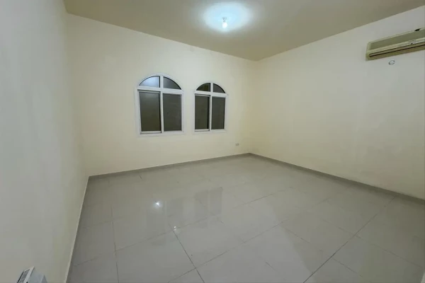 Spacious Studio Neat/Clean Near Mushrif Mall