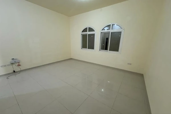 Spacious Studio Neat/Clean Near Mushrif Mall