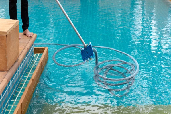 Looking for pool cleaning services in Dubai