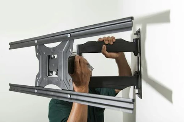 Need help with TV mounting and TV installation in Dubai?