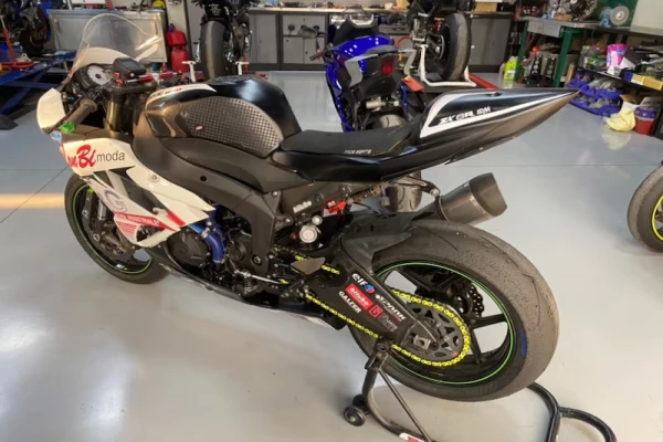Kawasaki zx6rr race motorbike