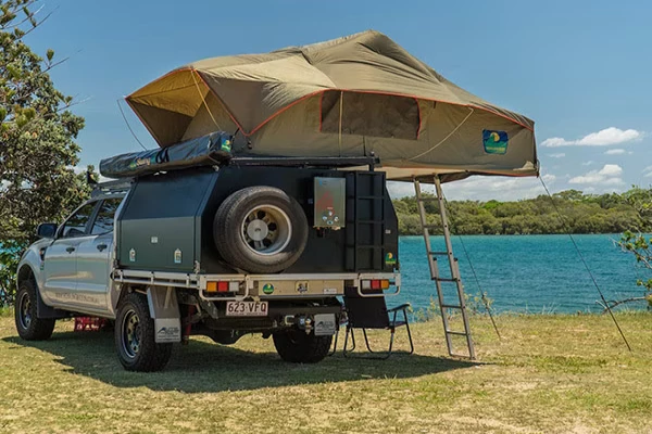 howling moon roof top tent for sale( new)